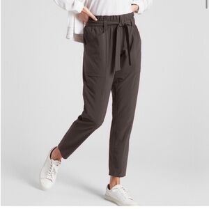 Athleta Skyline Pants Womens Sz 8 Tapered Belted Lightweight Casual Stretch